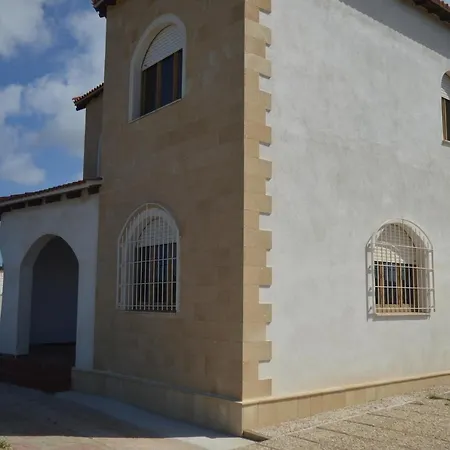 Pischis Villa Cabras
